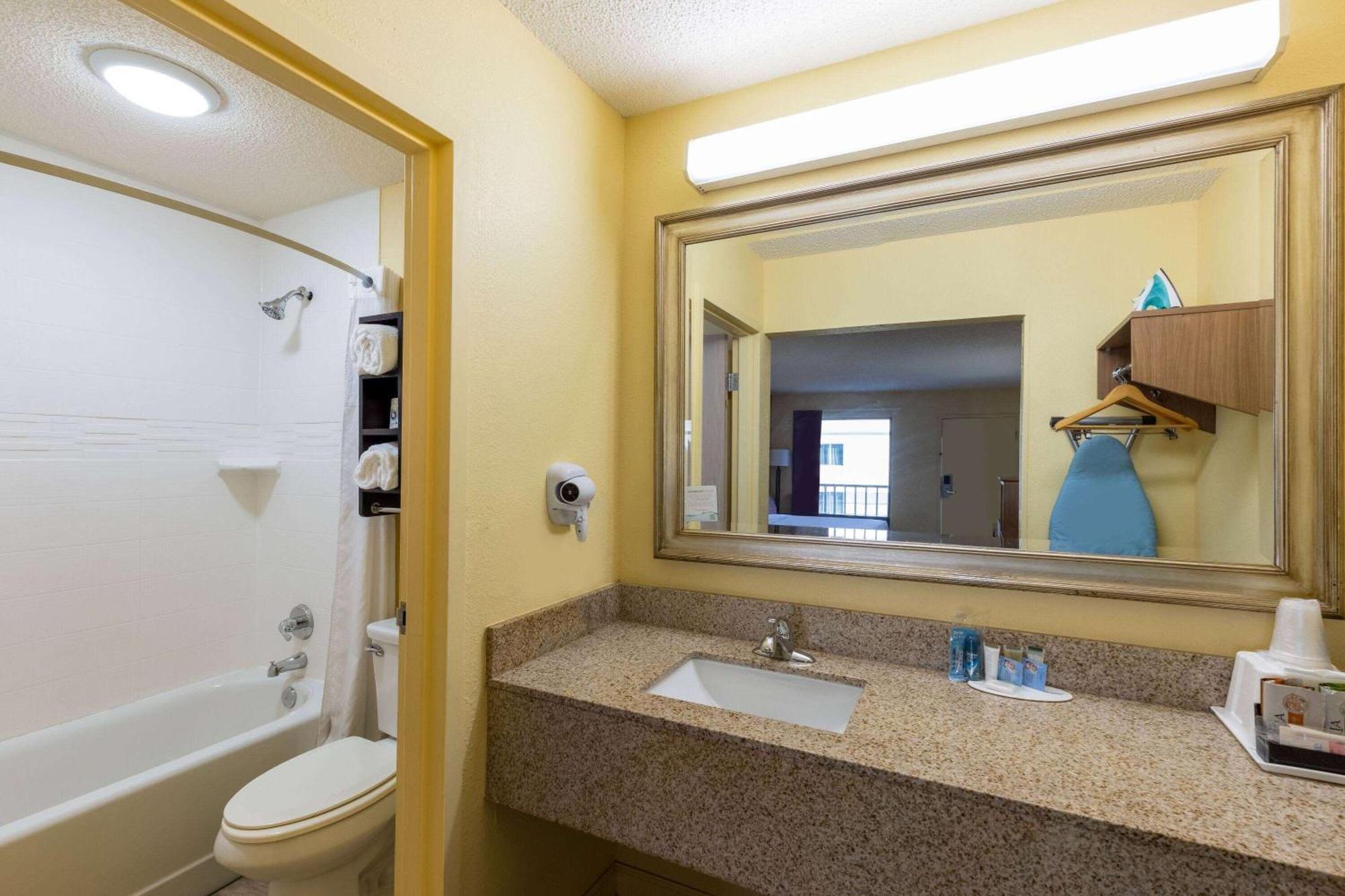 Days Inn By Wyndham Florence/I-95 North Bagian luar foto